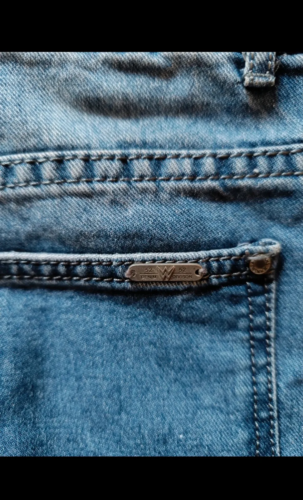 Blue denim dungarees with ripped details 3
