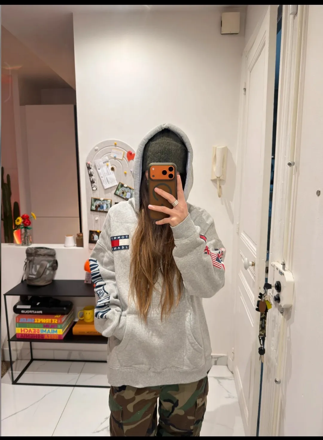 Sweat gris Tommy Hilfiger capuche drapeau 3