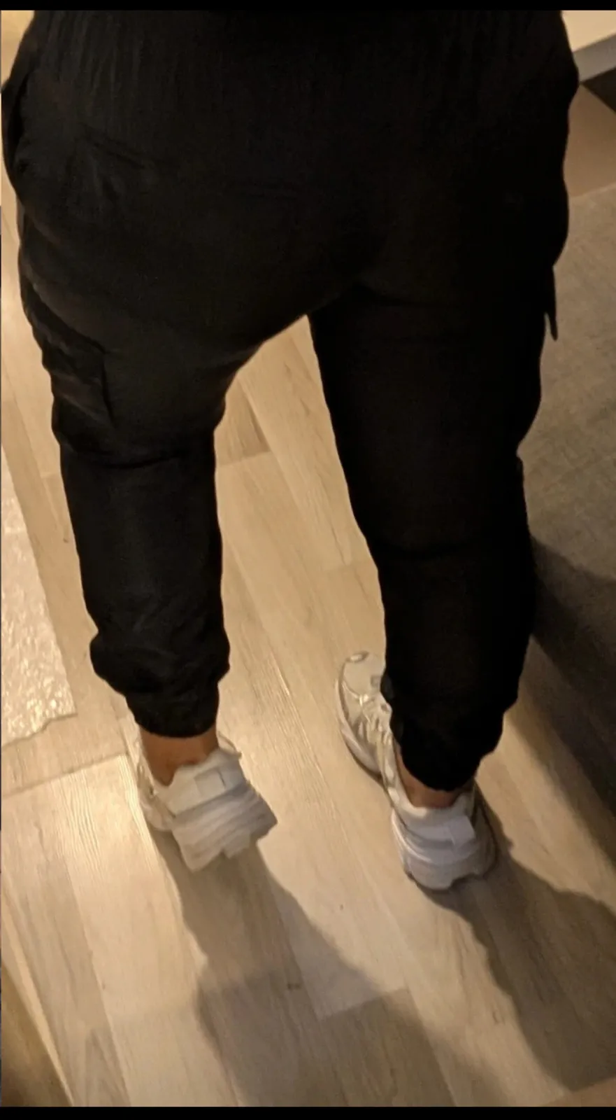 Pantalon noir cargo poches 2