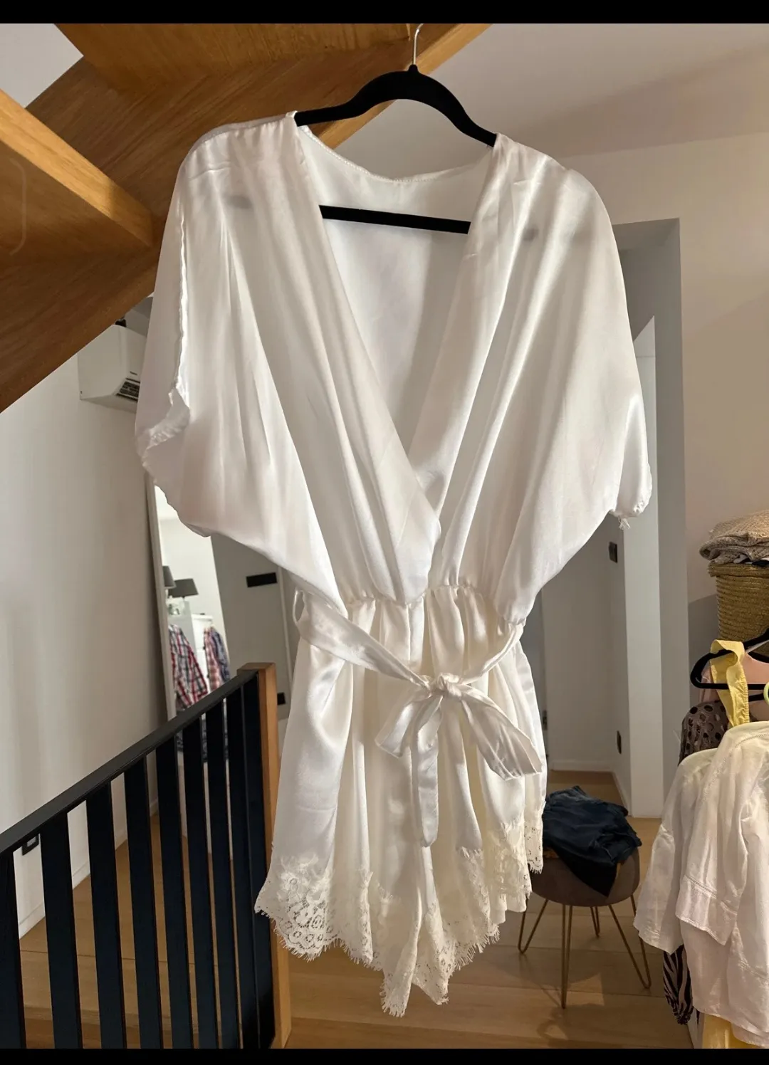 Robe portefeuille blanche dentelle