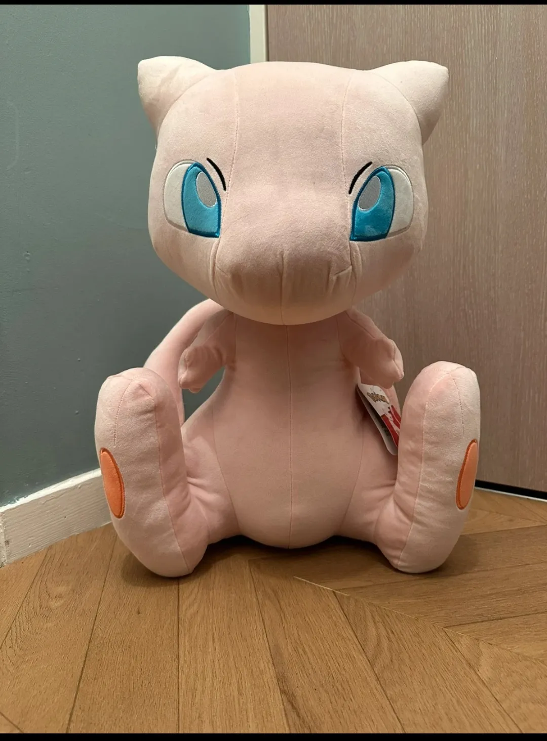 Peluche Mew Pokémon rose et blanche