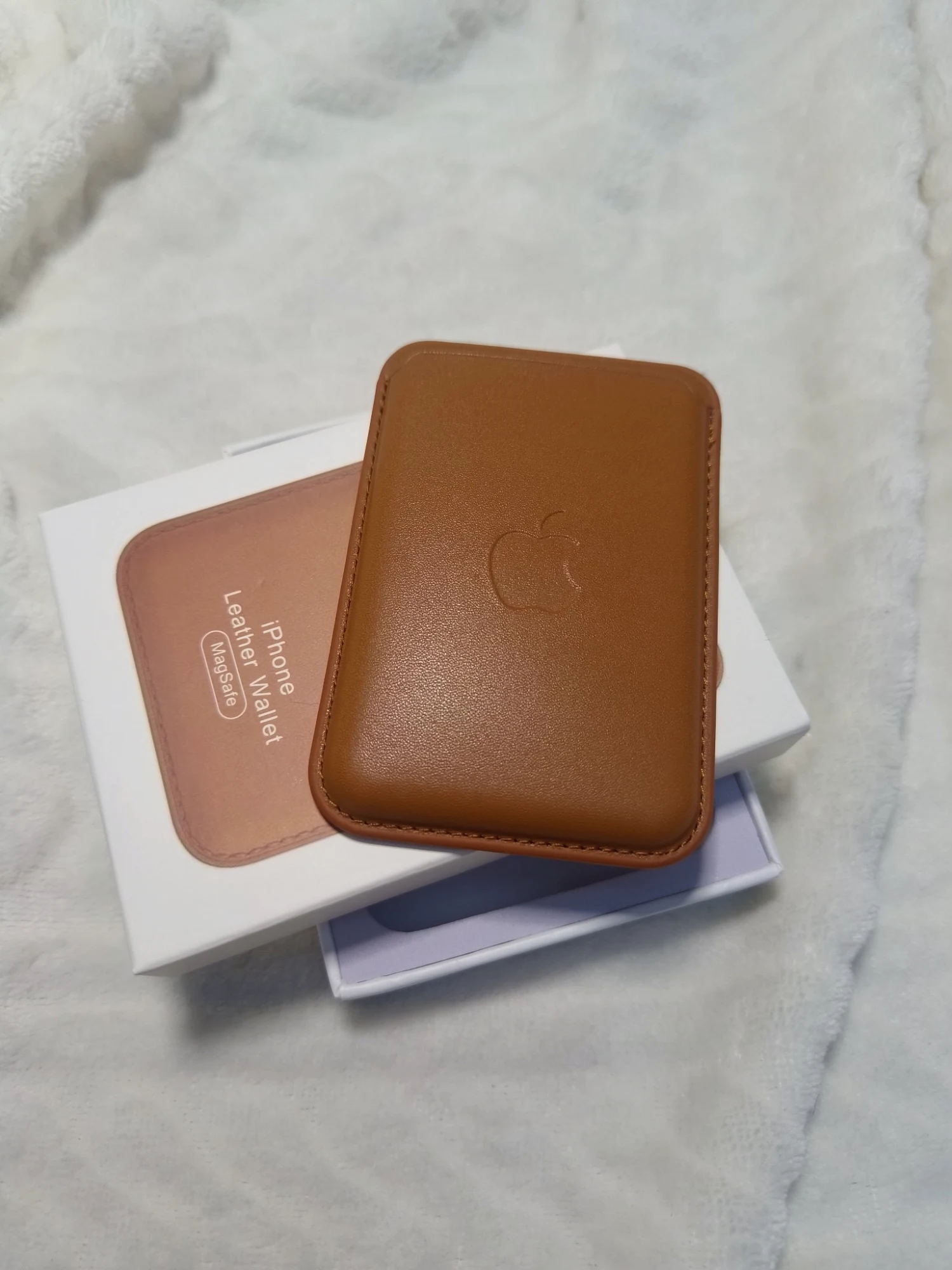 Porte-cartes MagSafe Apple en cuir marron
