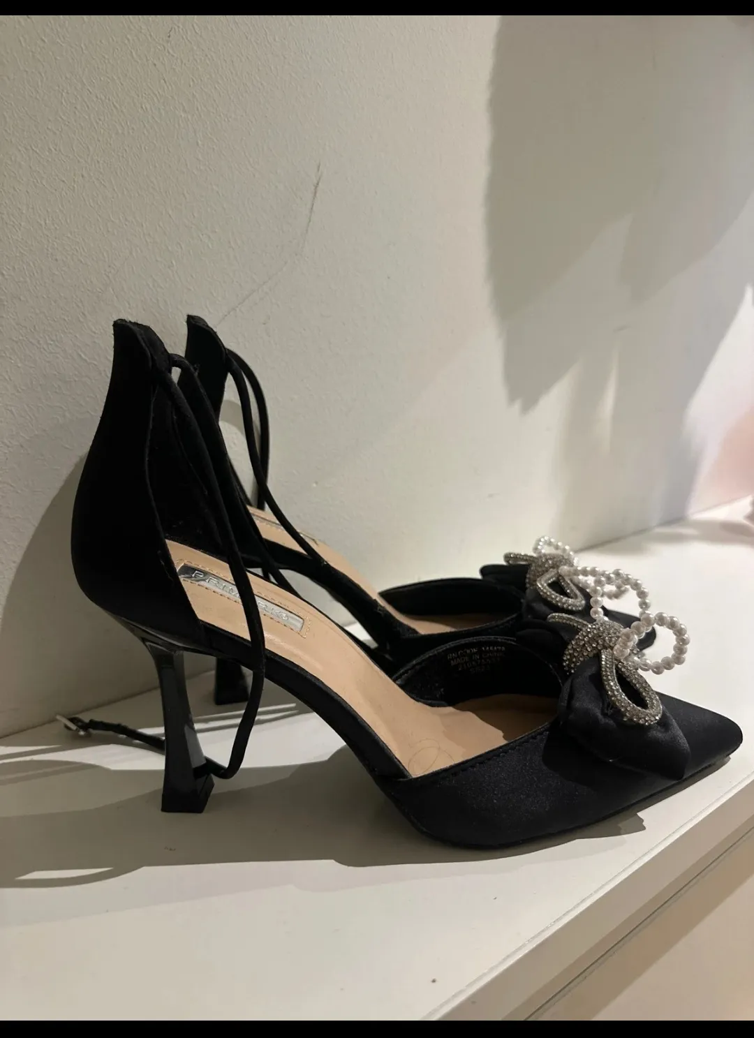 Escarpins noirs pointus avec nœud strass 3