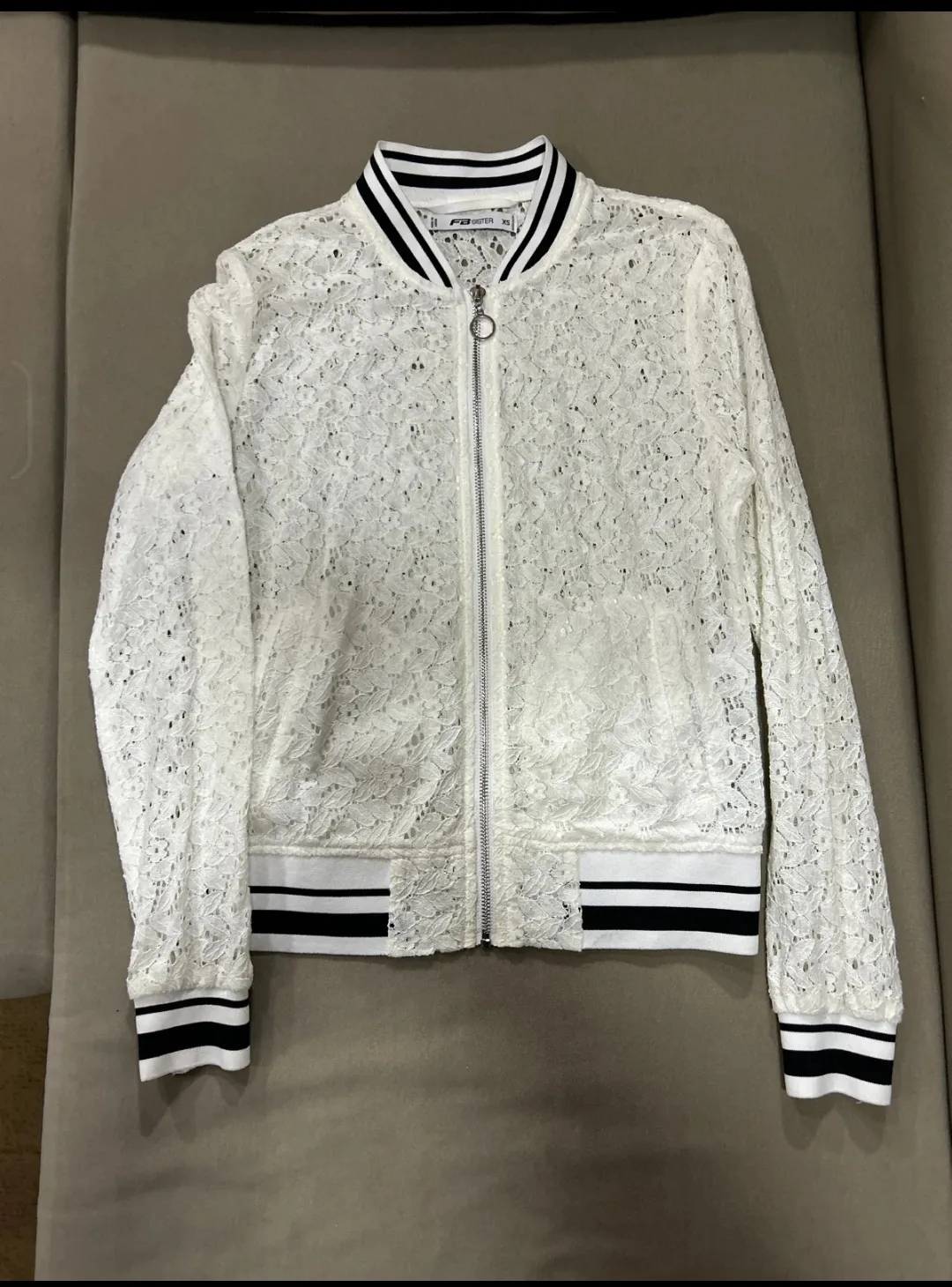 Veste bomber en dentelle blanche FB Sister H&M 3