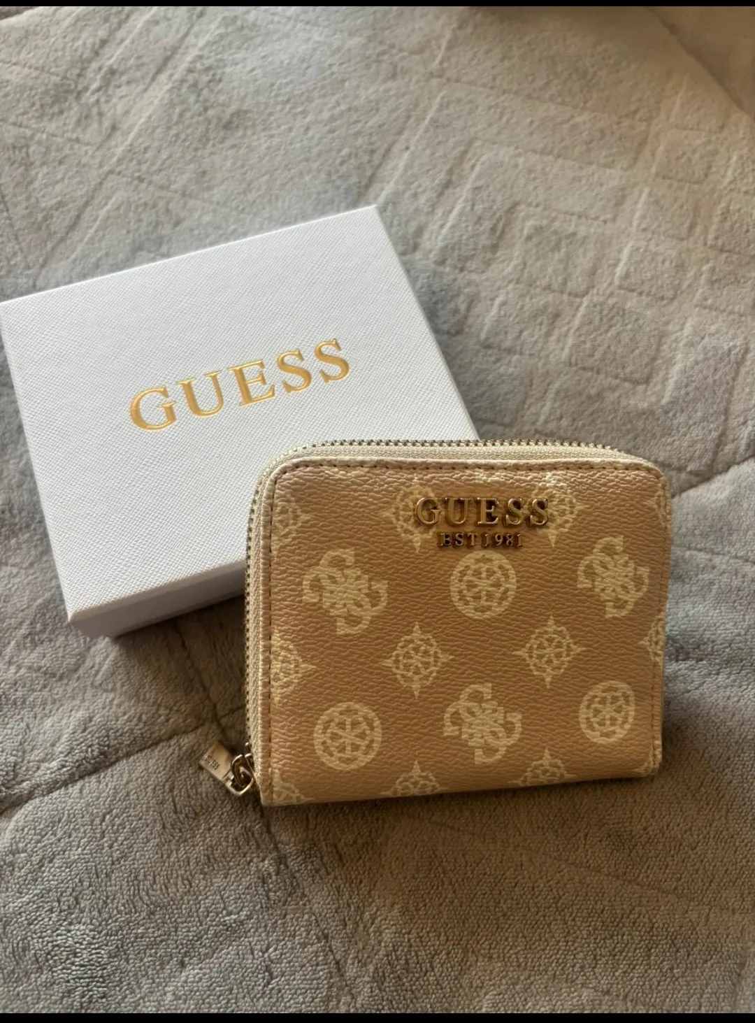 Portefeuille Guess beige motif logo