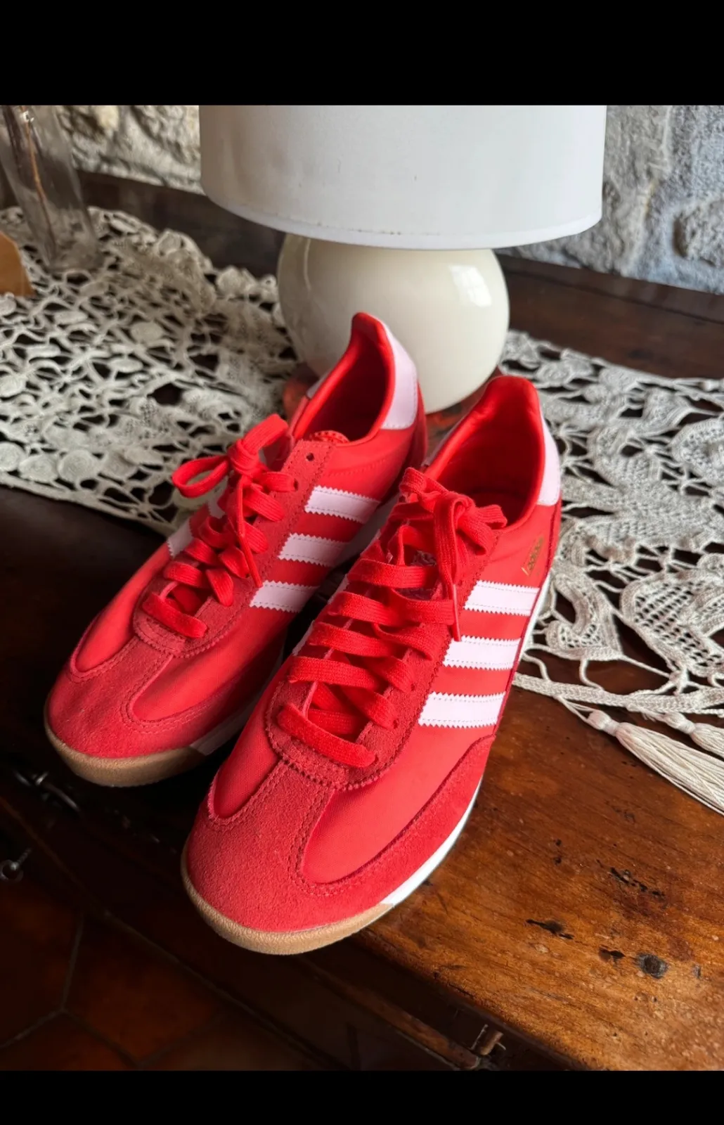 Adidas baskets rouges bandes blanches