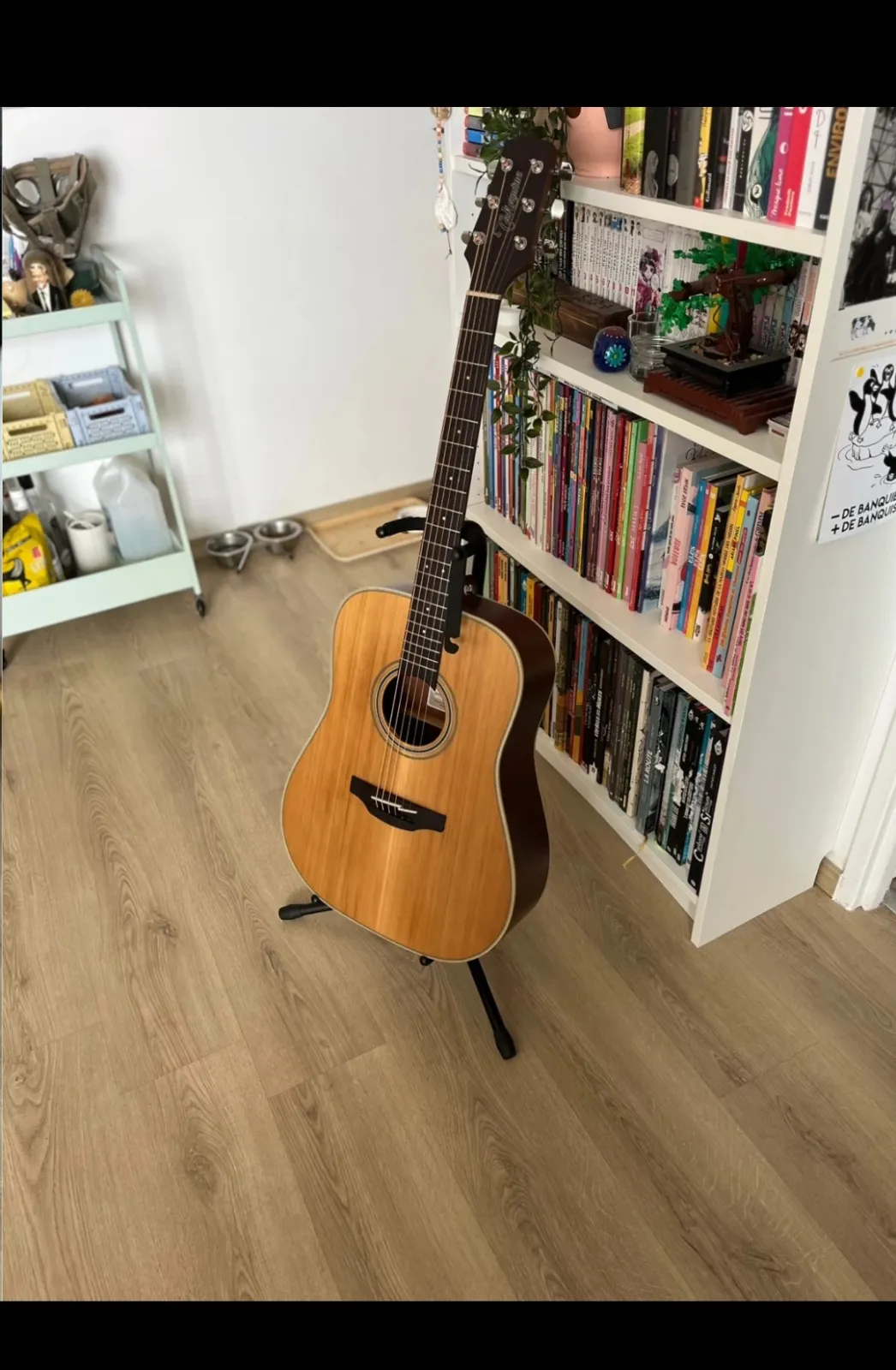 Guitare acoustique bois naturel 4
