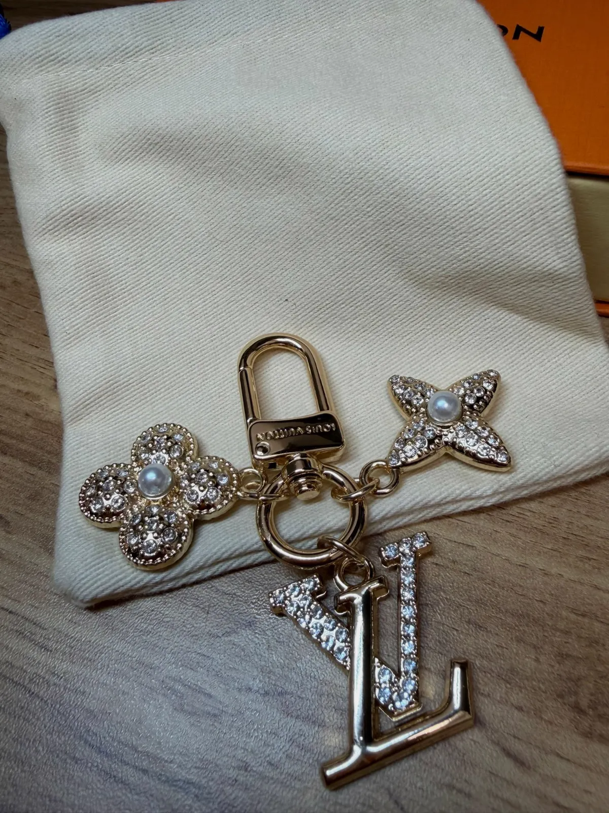Bijou de sac Louis Vuitton doré strass – Louis Vuitton – taille Taille unique 3