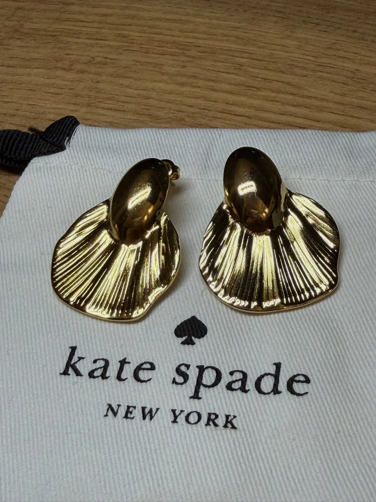 Boucles d'oreilles Kate Spade dorées effet coquillage – Kate Spade – taille Taille unique 8