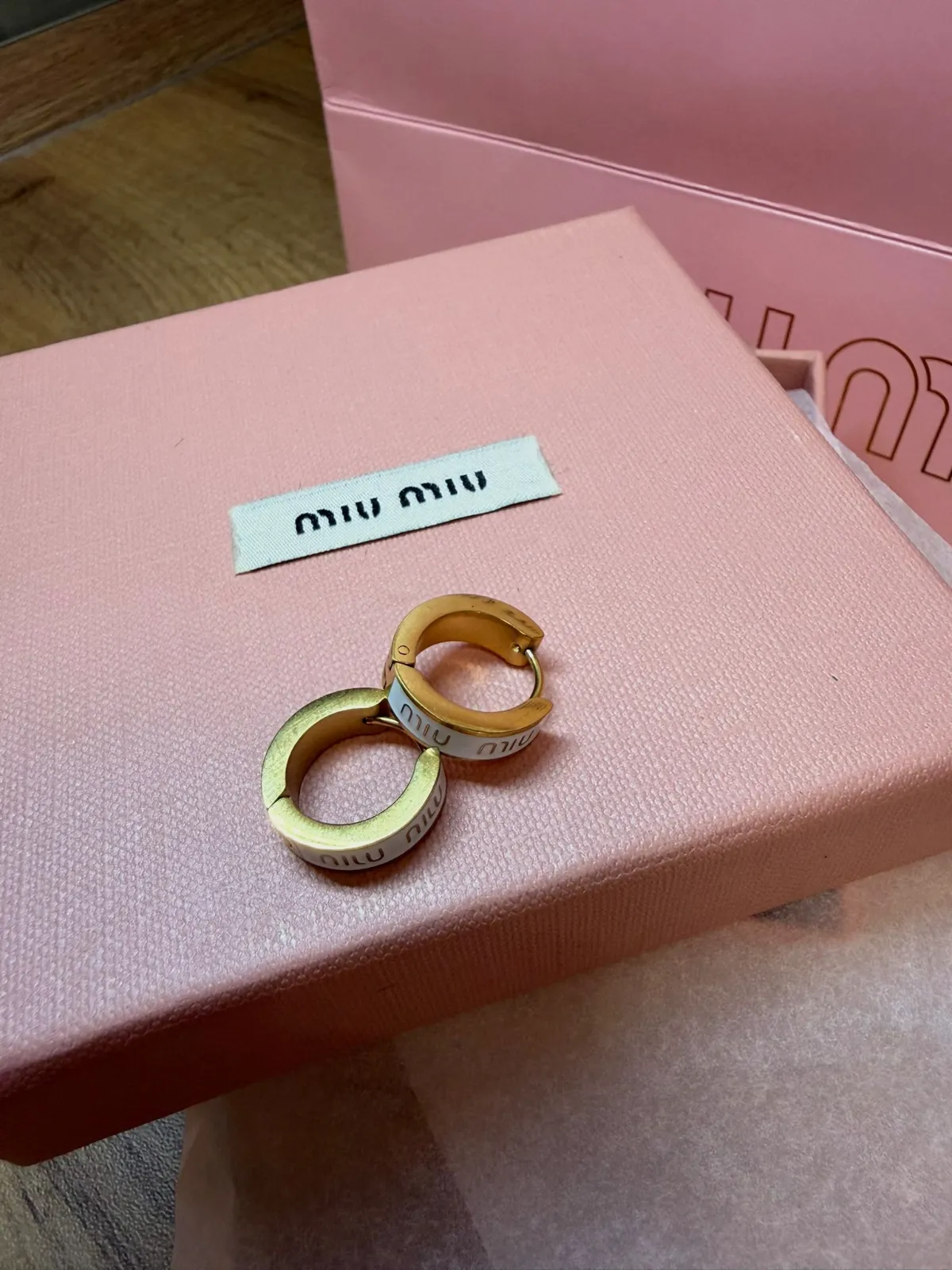 Boucles d'oreilles créoles Miu Miu dorées et blanches – Miu Miu – taille Taille unique 7