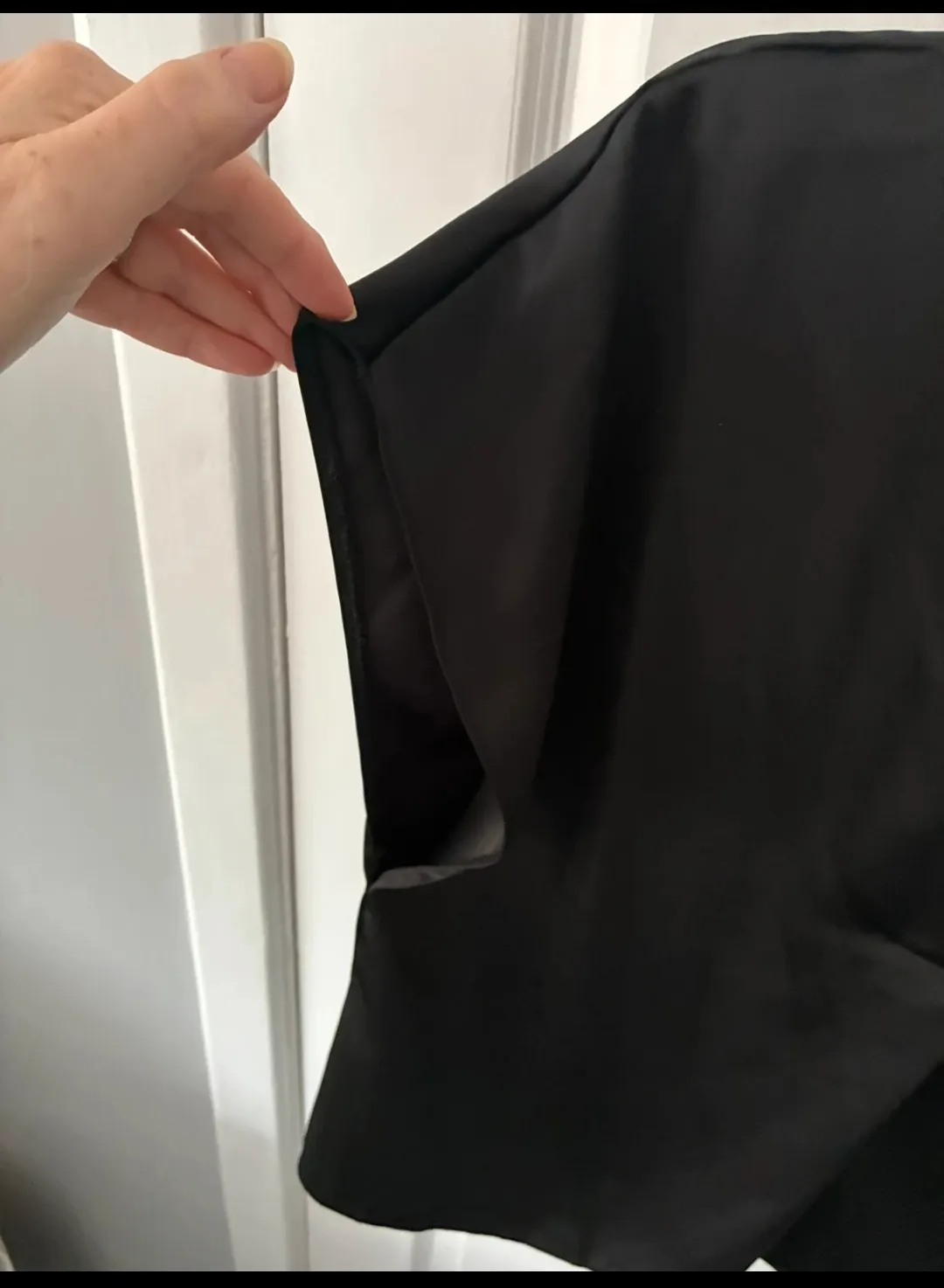 Blouse noire col cache-cœur manches courtes 2