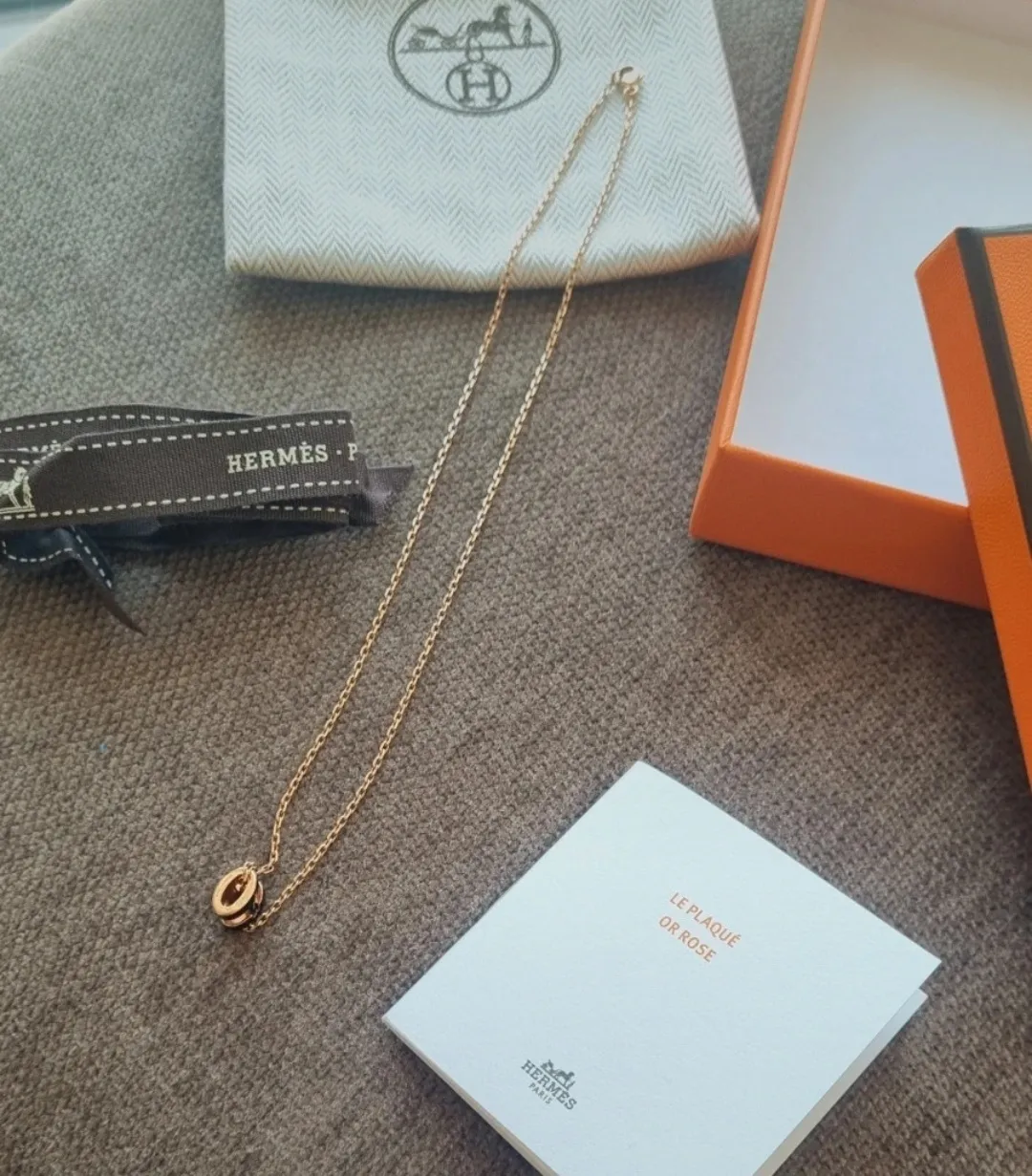 Collier Hermès chaîne fine or rose 2