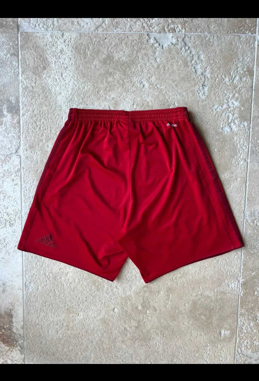 Short de sport rouge numéro 24 2
