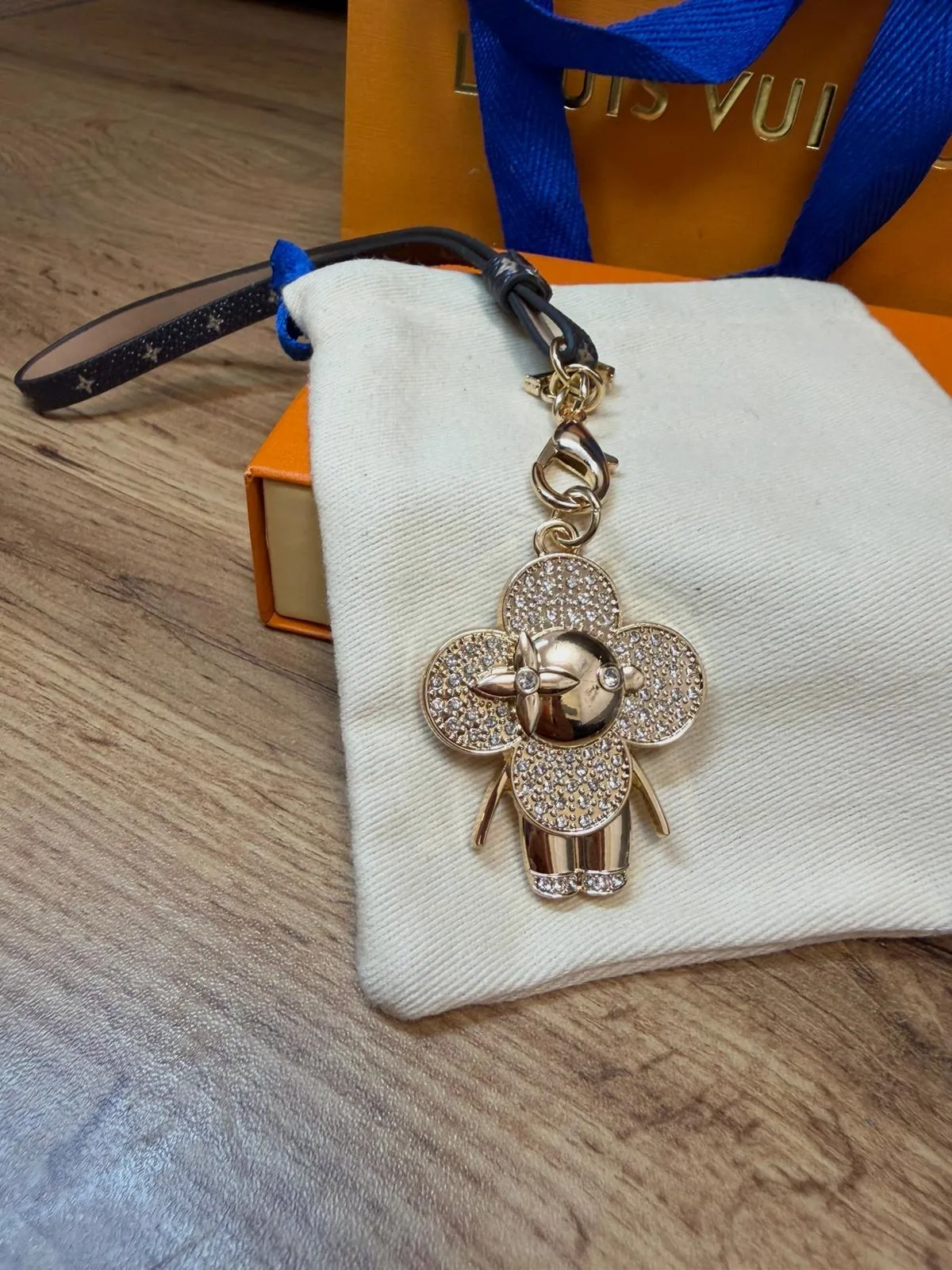 Bijou de sac Louis Vuitton Vivienne strass – Louis Vuitton – taille Taille unique 8