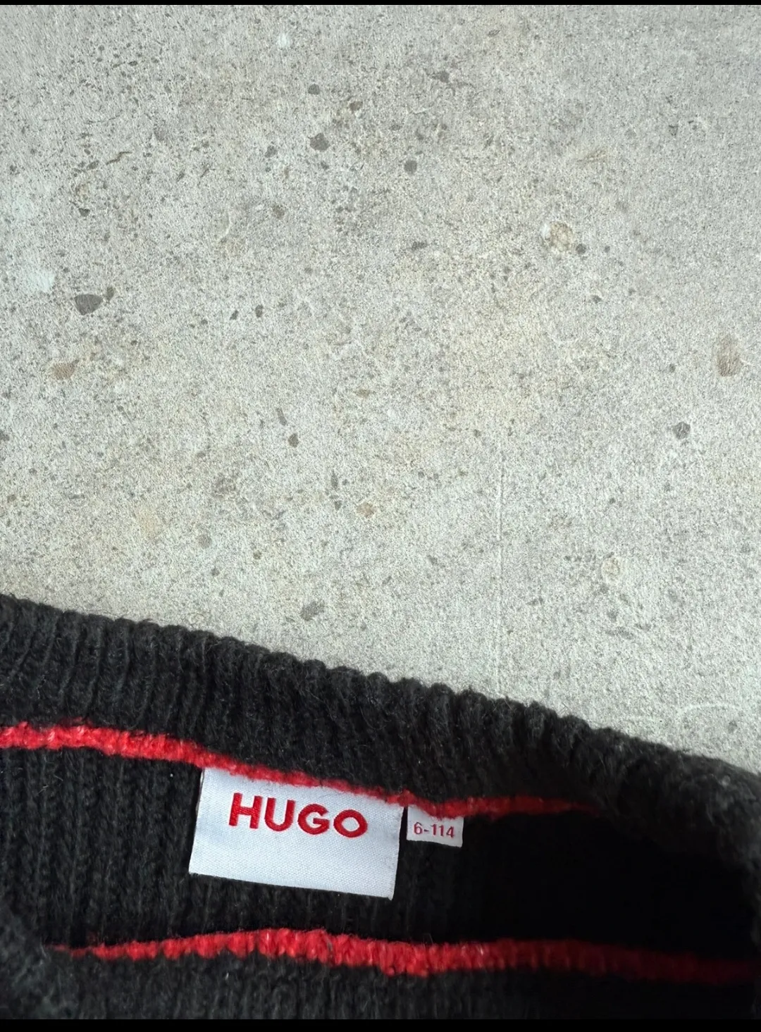 Pull court HUGO noir avec logo strass 2