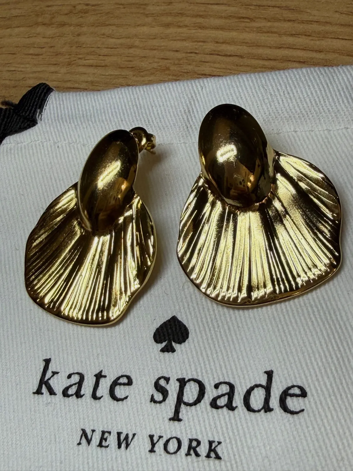 Boucles d'oreilles Kate Spade dorées effet coquillage – Kate Spade – taille Taille unique 3