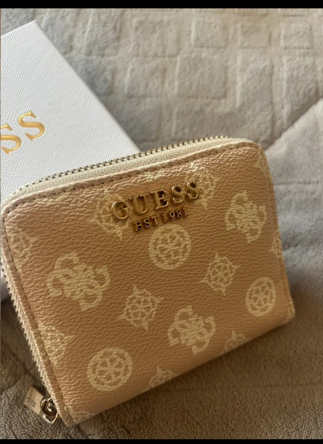 Portefeuille Guess beige motif logo 2