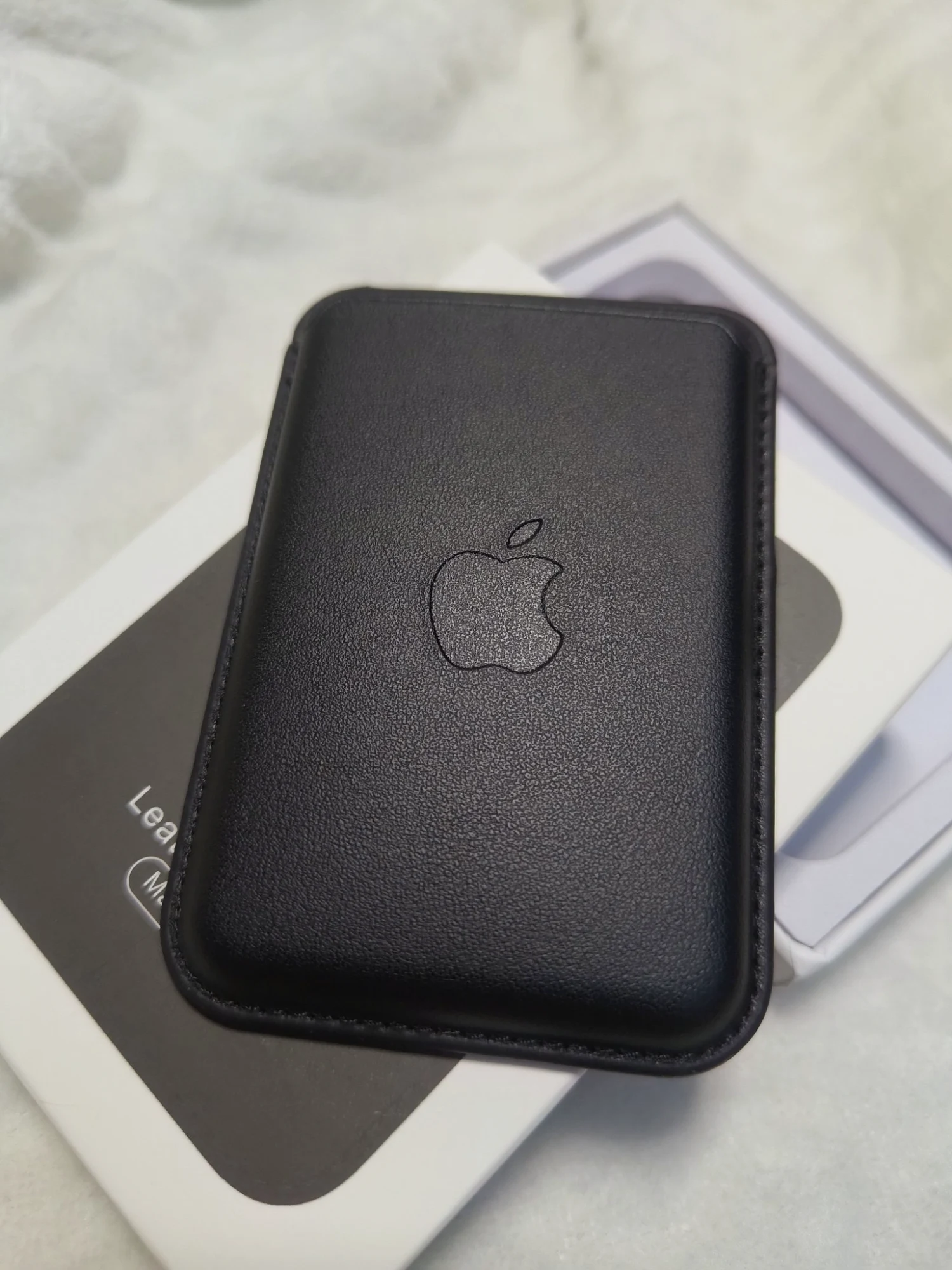 Porte-cartes Magsafe Apple en cuir noir