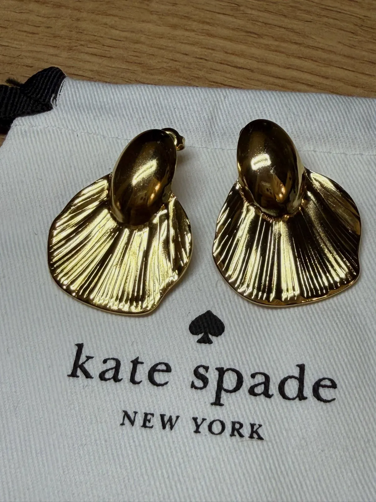 Boucles d'oreilles Kate Spade dorées effet coquillage – Kate Spade – taille Taille unique 7