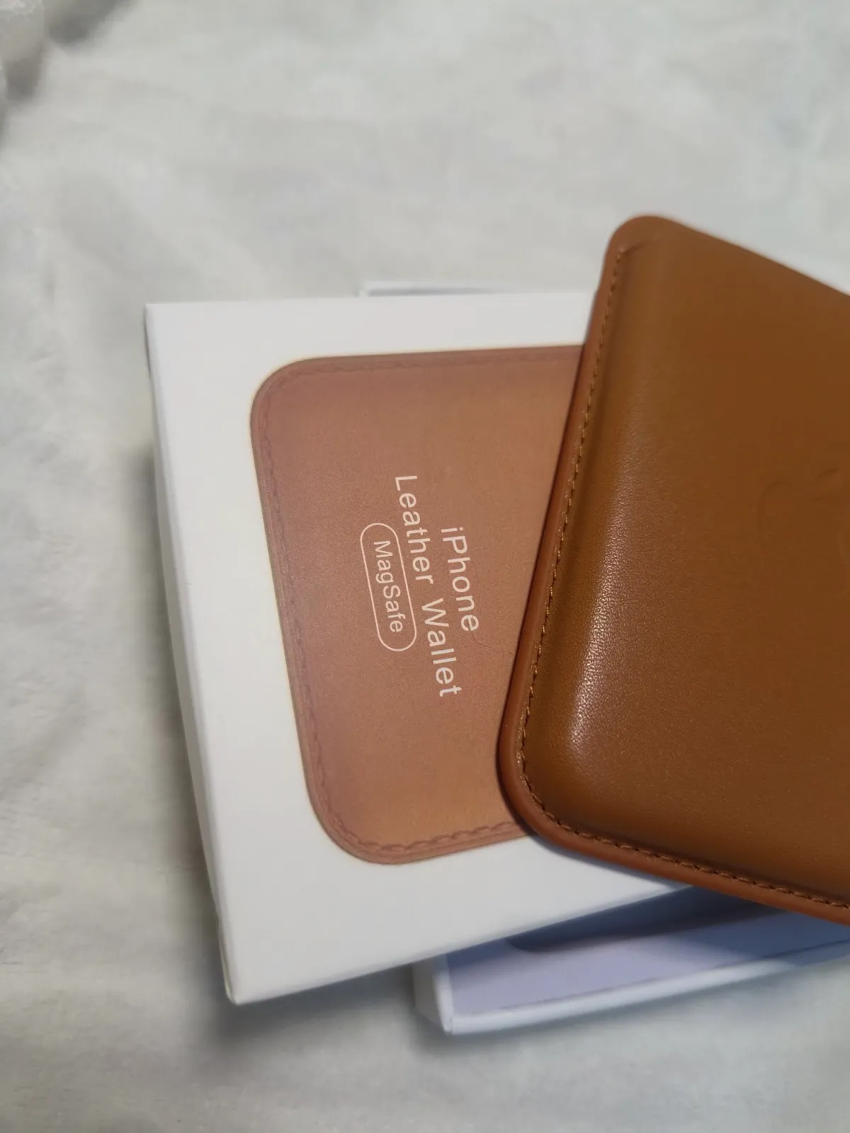 Porte-cartes MagSafe Apple en cuir marron – Apple 2