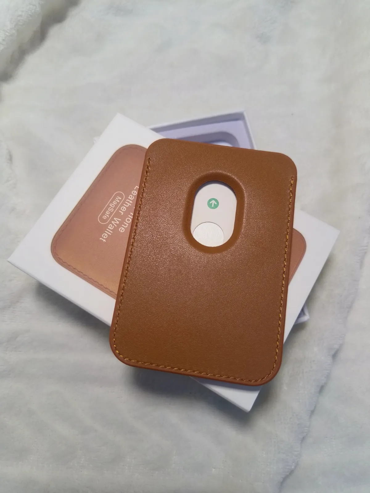 Porte-cartes MagSafe Apple en cuir marron – Apple 4