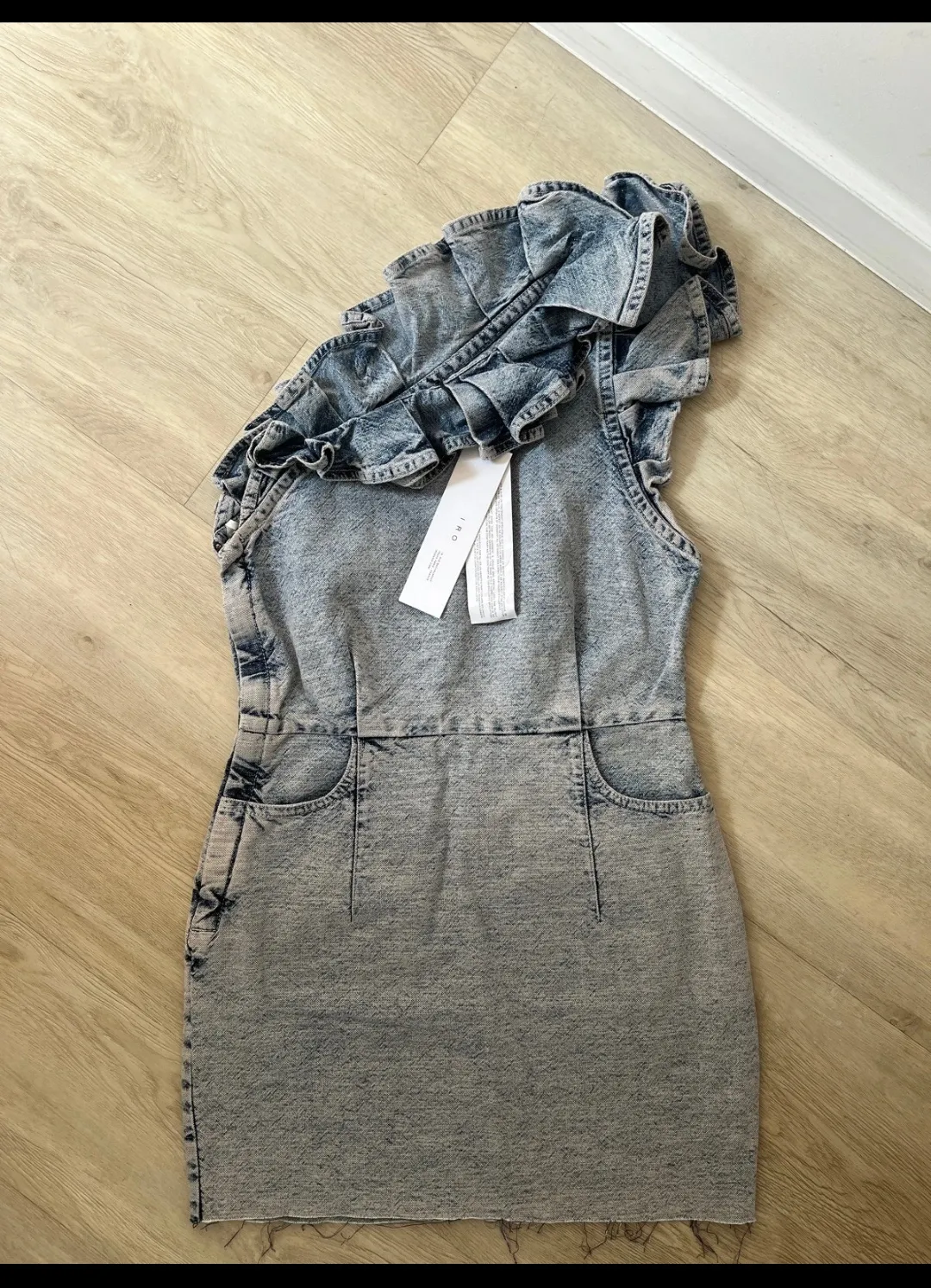 Robe courte en jean délavé avec volants