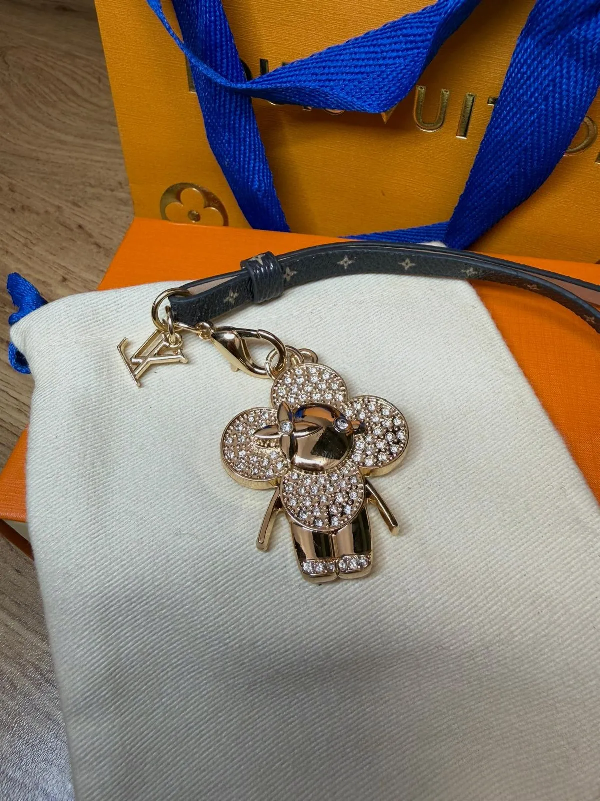 Bijou de sac Louis Vuitton Vivienne strass – Louis Vuitton – taille Taille unique 4