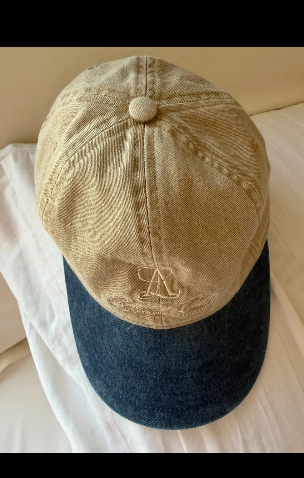 Casquette bicolore beige et bleu marine