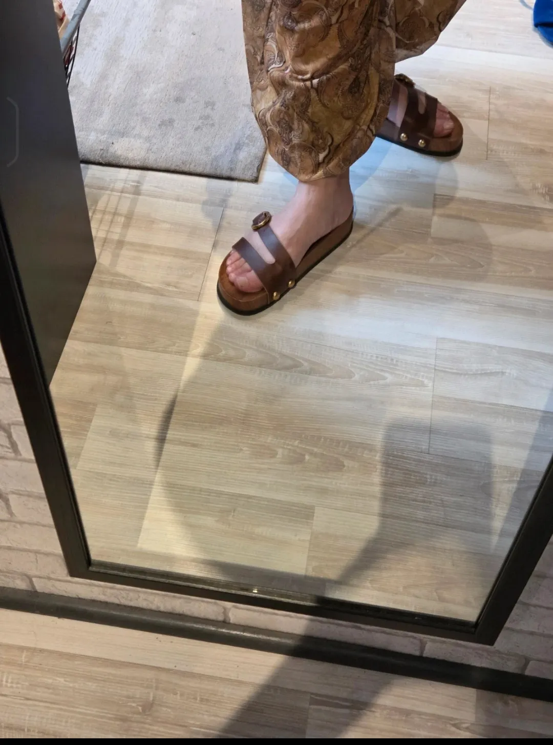 Sandales cuir marron boucle dorée 2