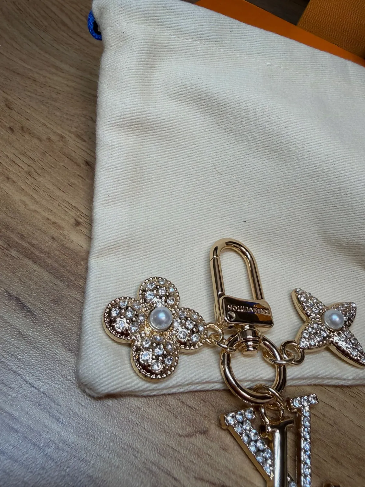 Bijou de sac Louis Vuitton doré strass – Louis Vuitton – taille Taille unique 8