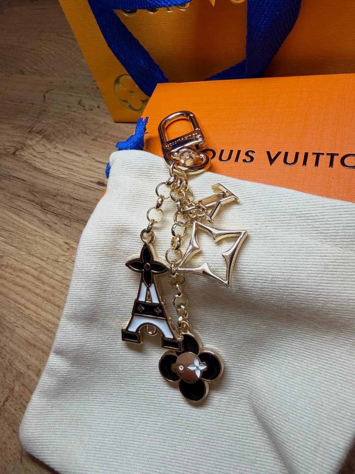 Bijou de sac Louis Vuitton Tour Eiffel – Louis Vuitton – taille Taille unique 2