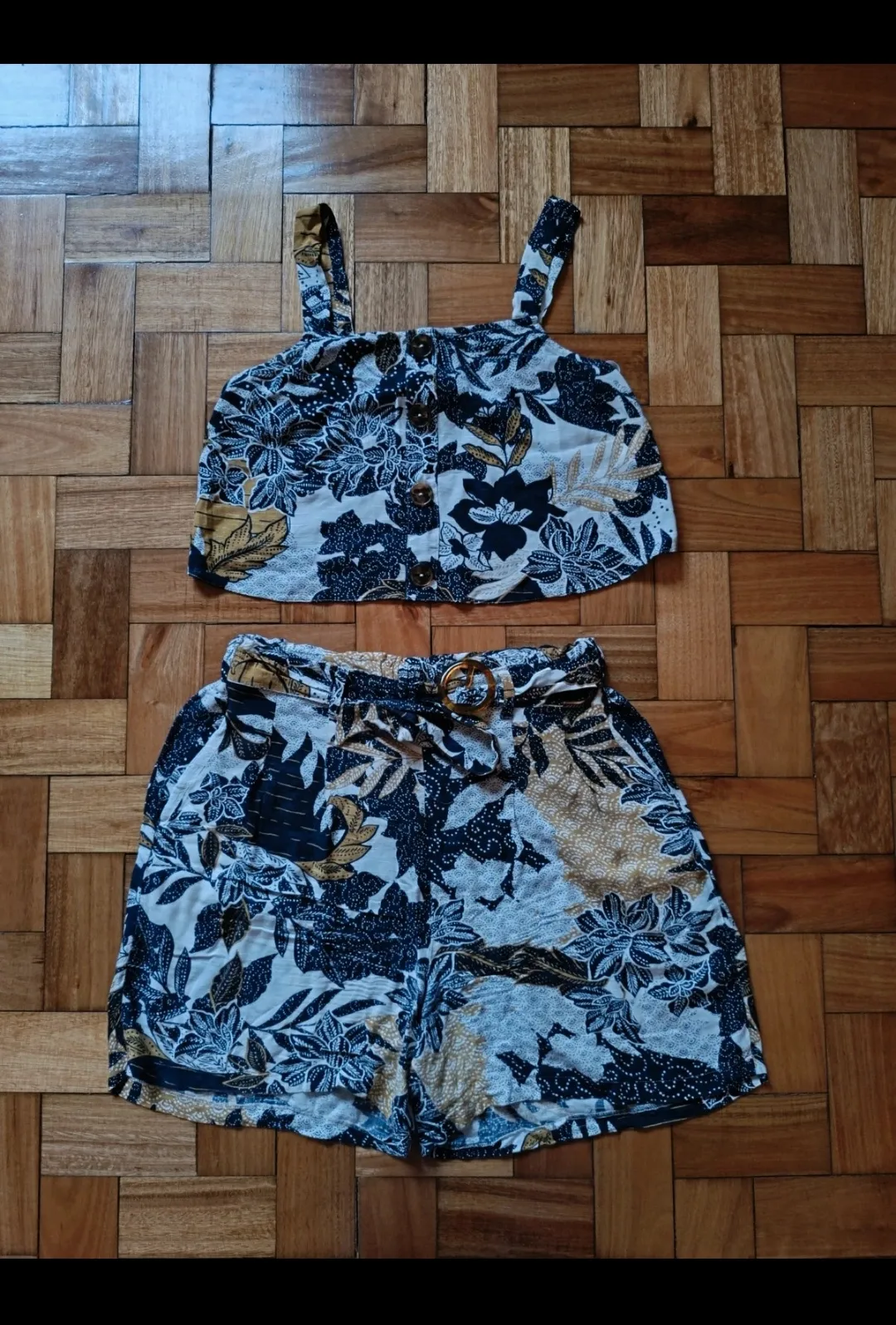 Ensemble crop top shorts imprimé bleu