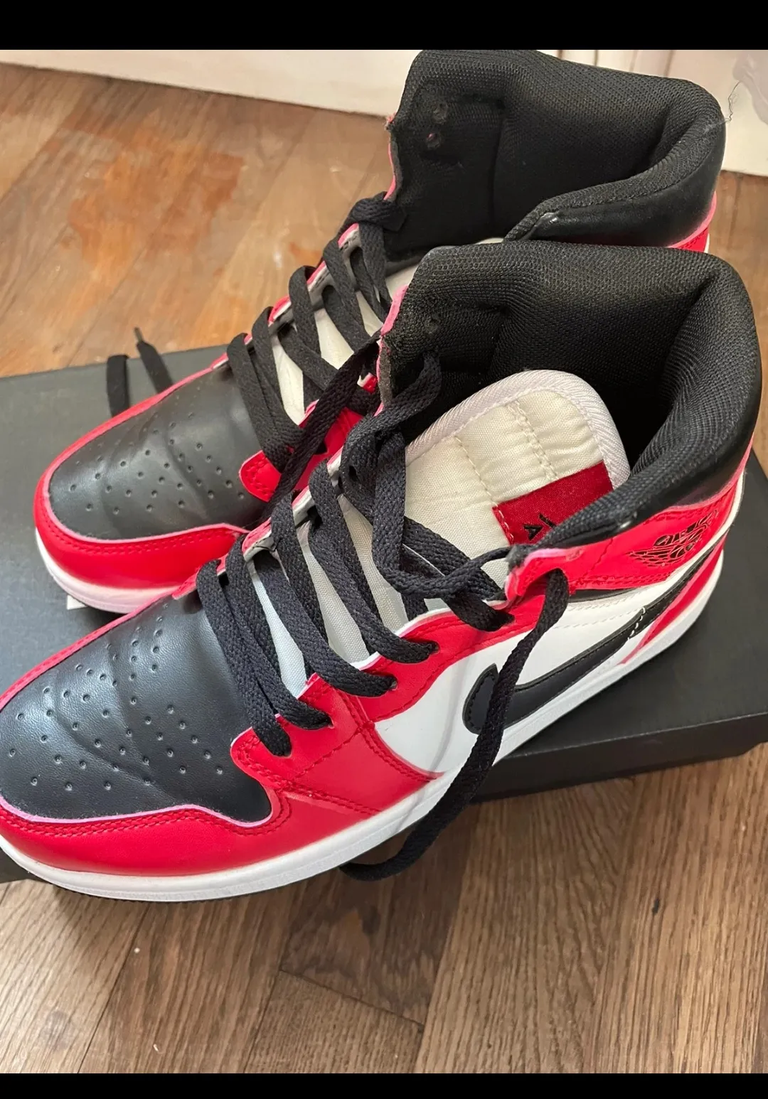 Nike Air Jordan 1 Rouge Noir Blanc 3