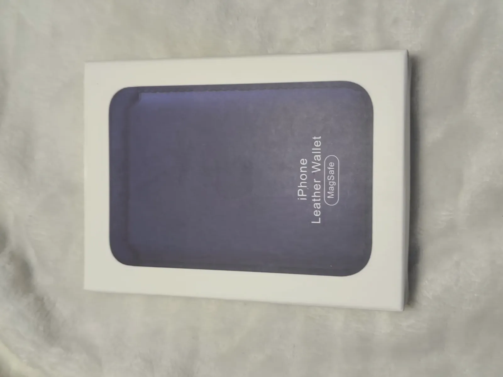 Porte-cartes MagSafe en cuir Apple bleu marine – Apple 4