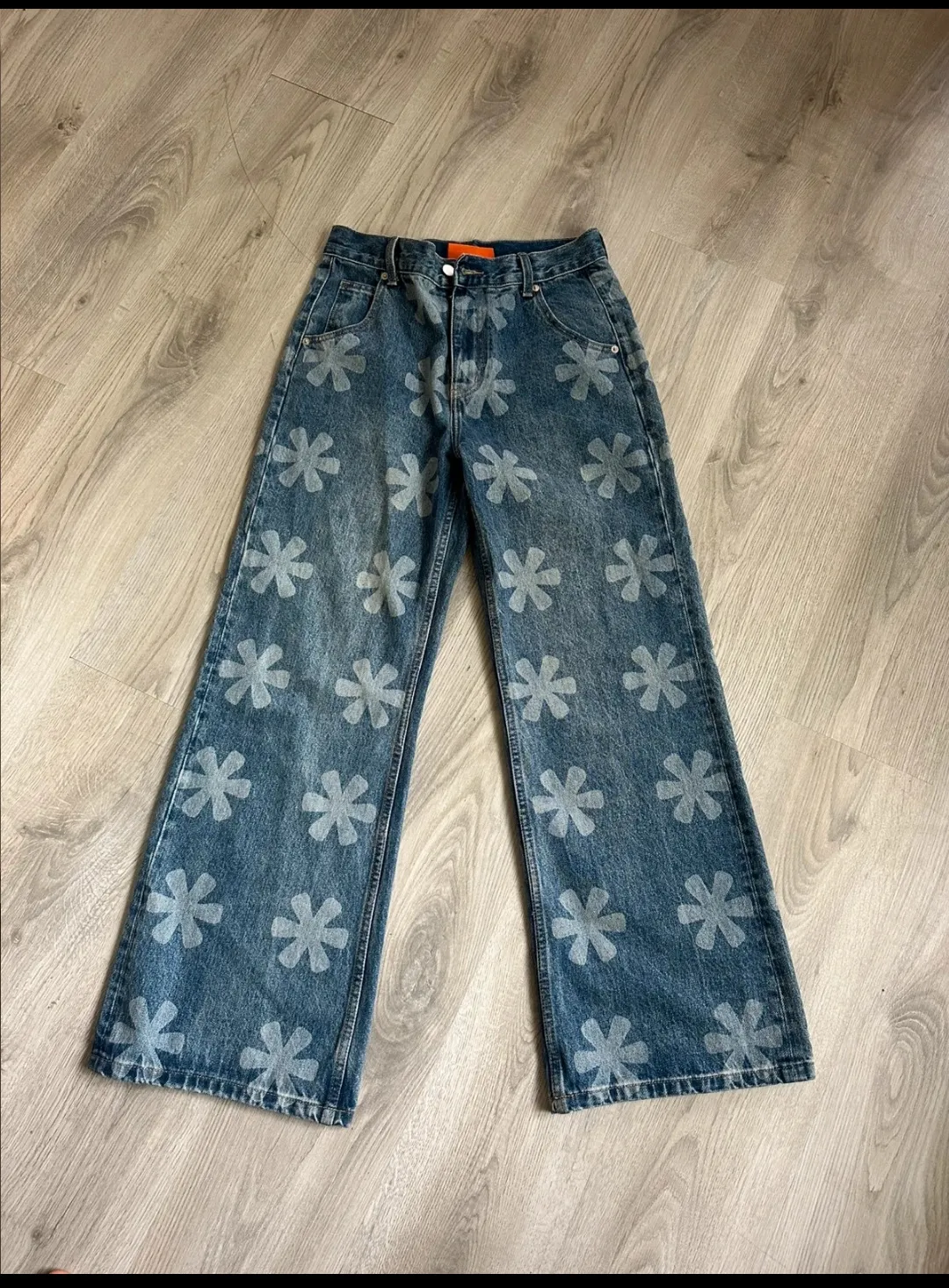 Jean fleurs large bleu délavé 3