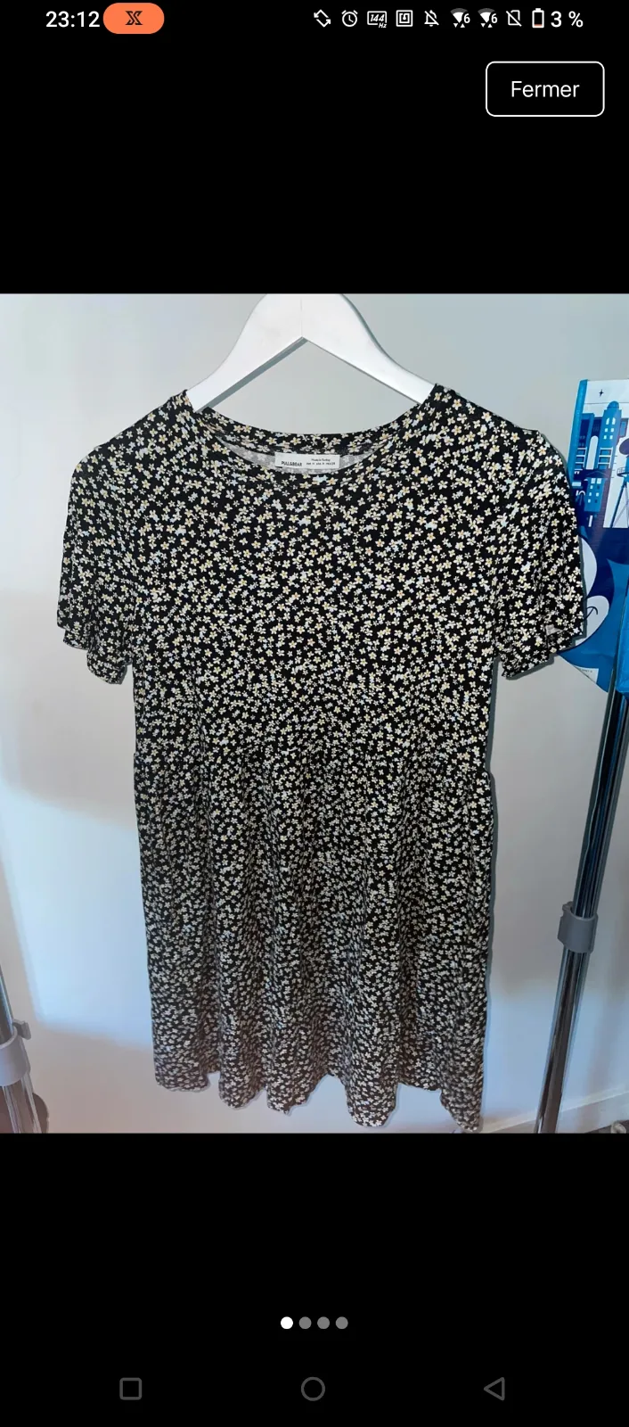 T-shirt noir à fleurs blanches 4