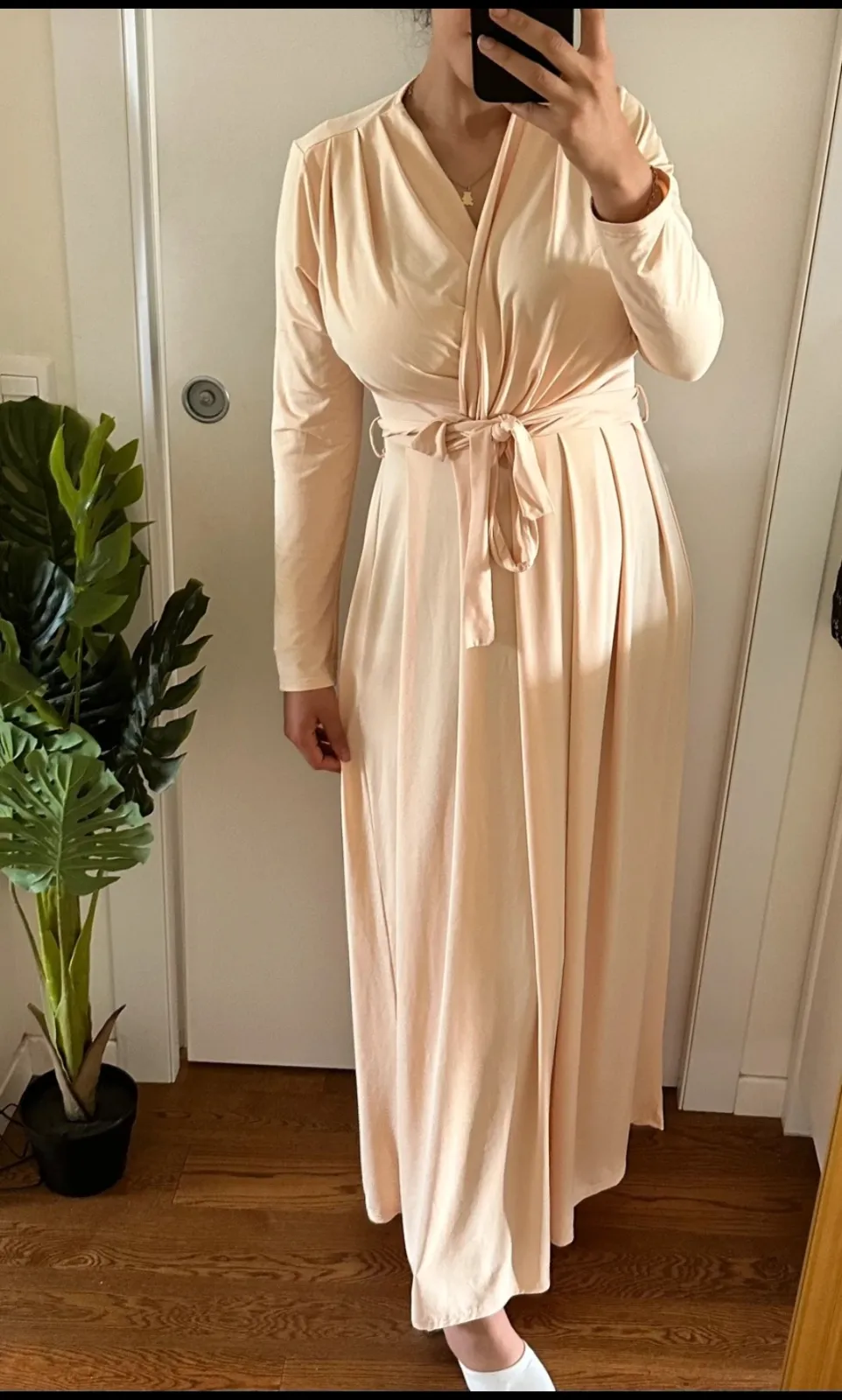 Robe longue fluide beige manches longues 2