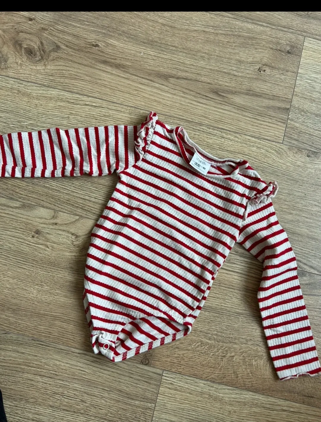 Body bébé rayé rouge et blanc 2