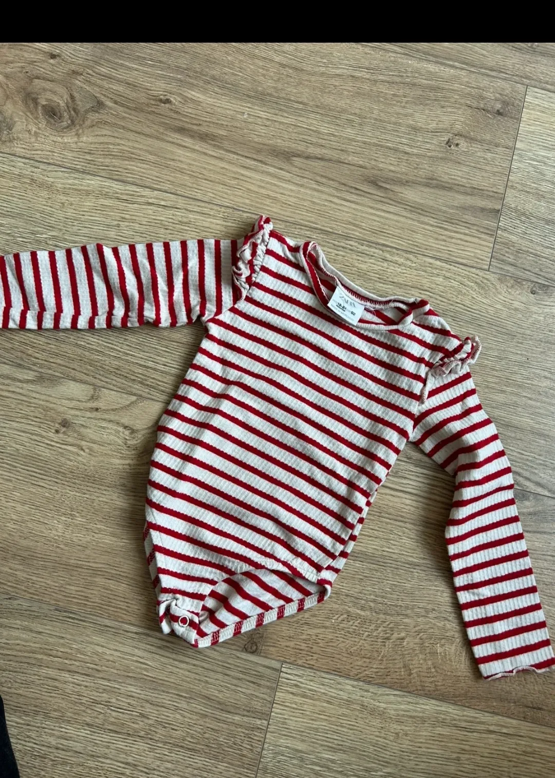 Body bébé rayé rouge et blanc 3