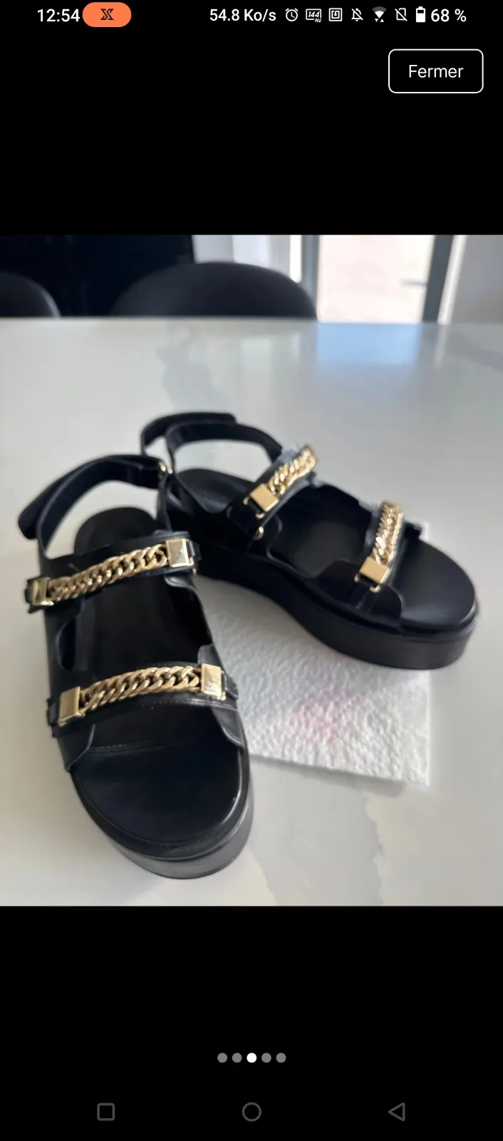 Sandales plateforme noires chaînes dorées 4