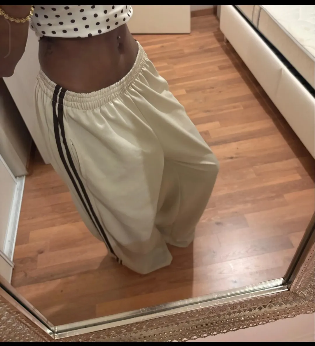 Pantalon jogging beige bande noire