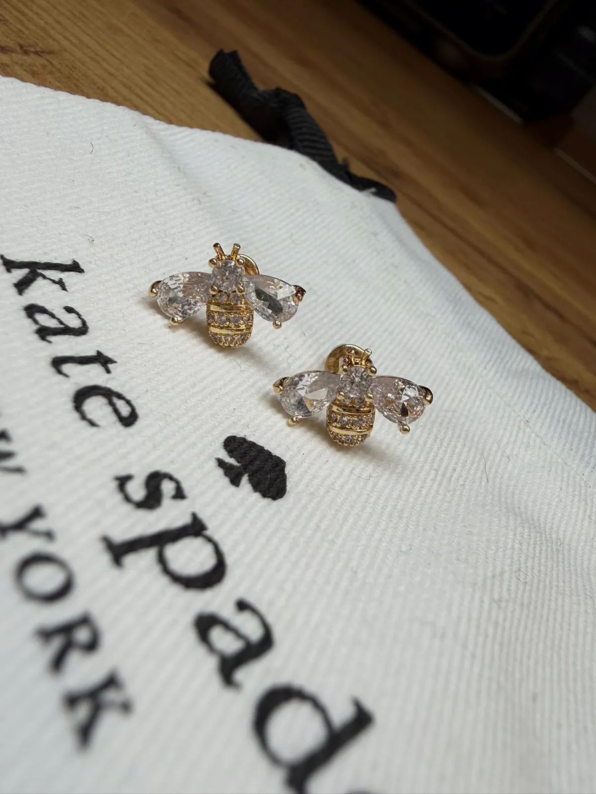 Boucles d'oreilles Kate Spade abeilles dorées et strass – Kate Spade – taille Taille unique 4