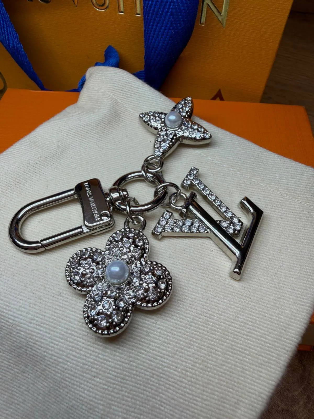 Bijou de sac Louis Vuitton argenté avec strass – Louis Vuitton – taille Taille unique 8