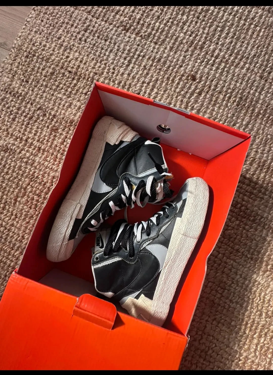 Baskets noires et blanches mid-top