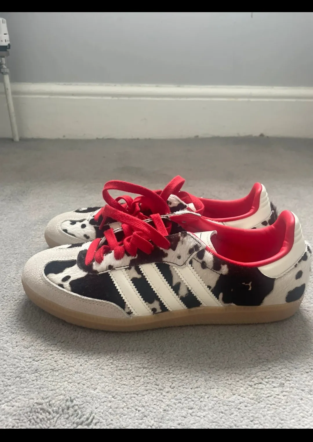Adidas Gazelle motif vache rouges