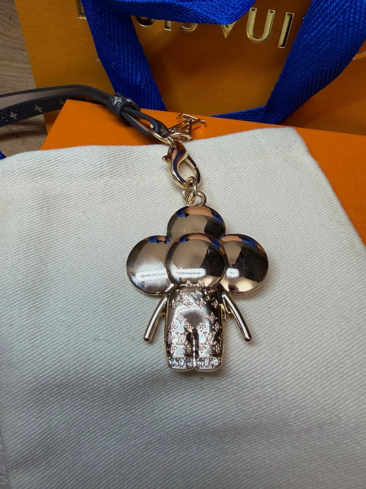 Bijou de sac Louis Vuitton Vivienne strass – Louis Vuitton – taille Taille unique 6