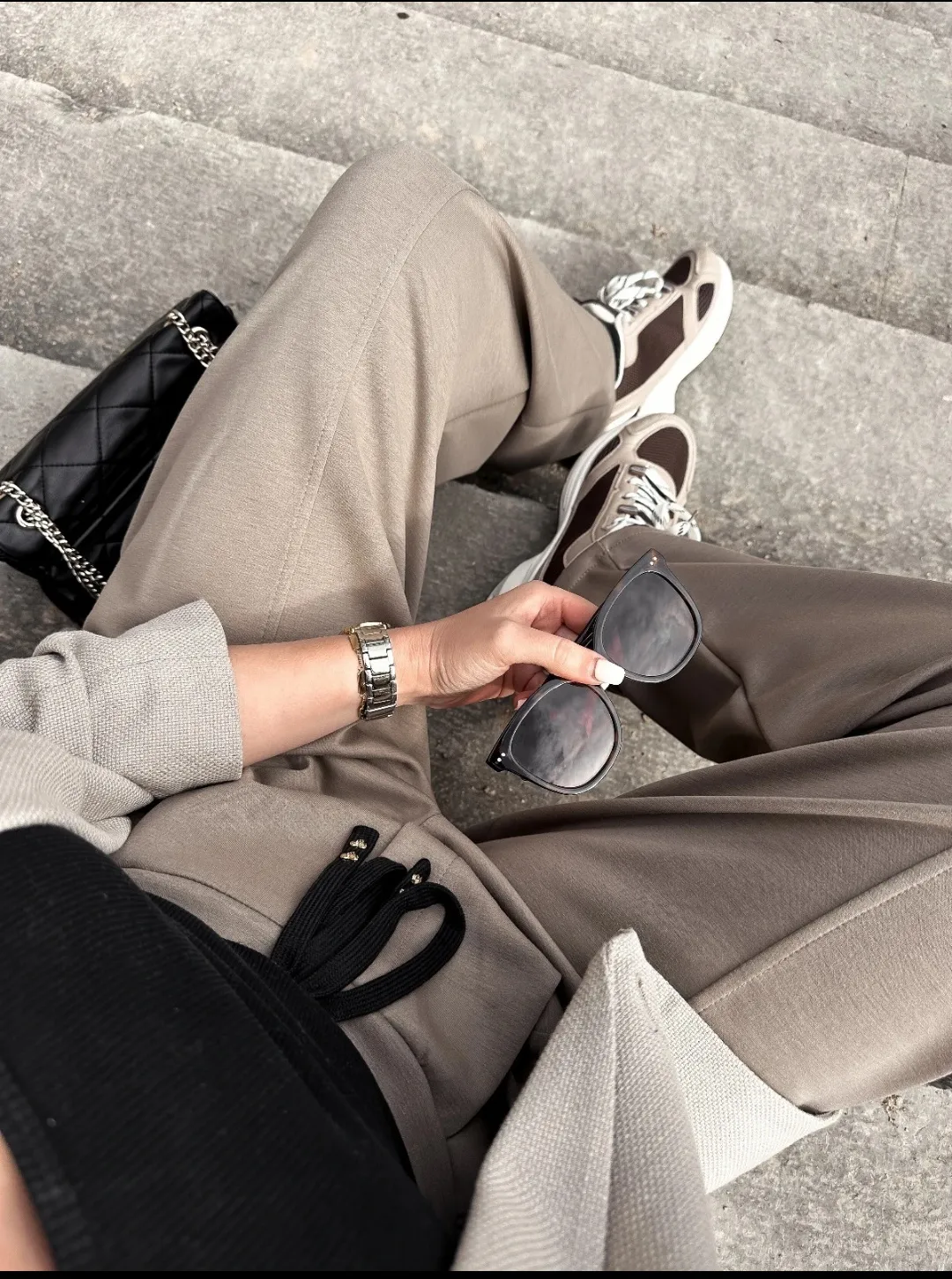 Jogging large en gris taupe 2