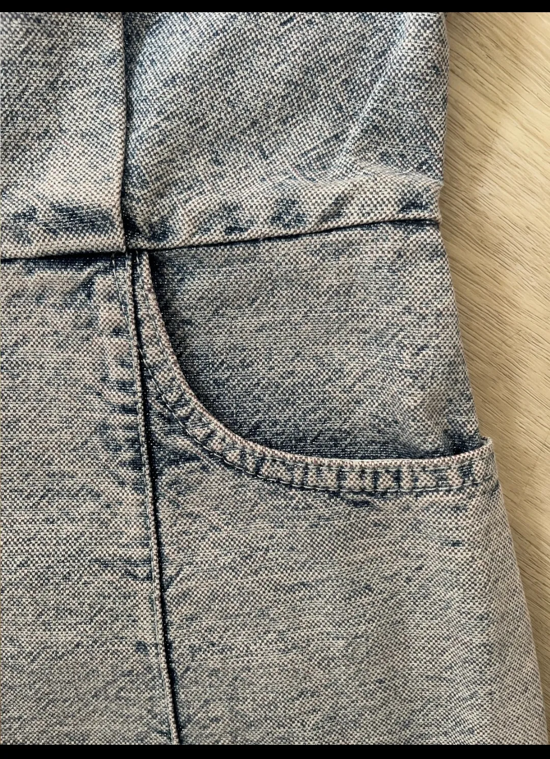Robe courte en jean délavé avec volants 2