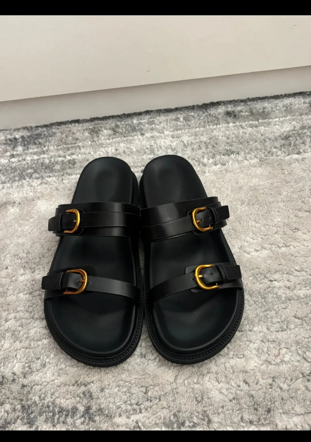 Sandales noires boucles dorées 2