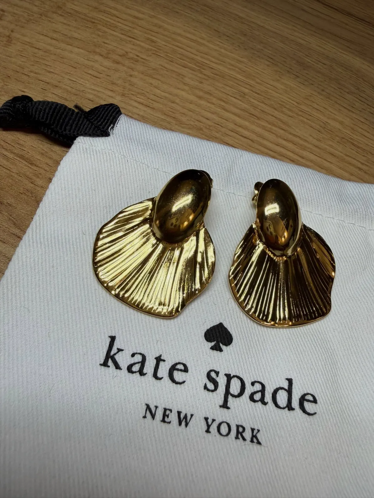 Boucles d'oreilles Kate Spade dorées effet coquillage – Kate Spade – taille Taille unique 4